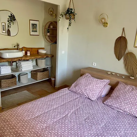 L'ostal De La Patz * Saint-Julien-de-la-Nef